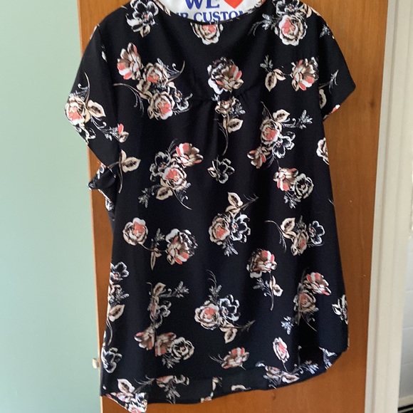 Croft and Barrow short sleeve 2x roses top blouse - Picture 4 of 4